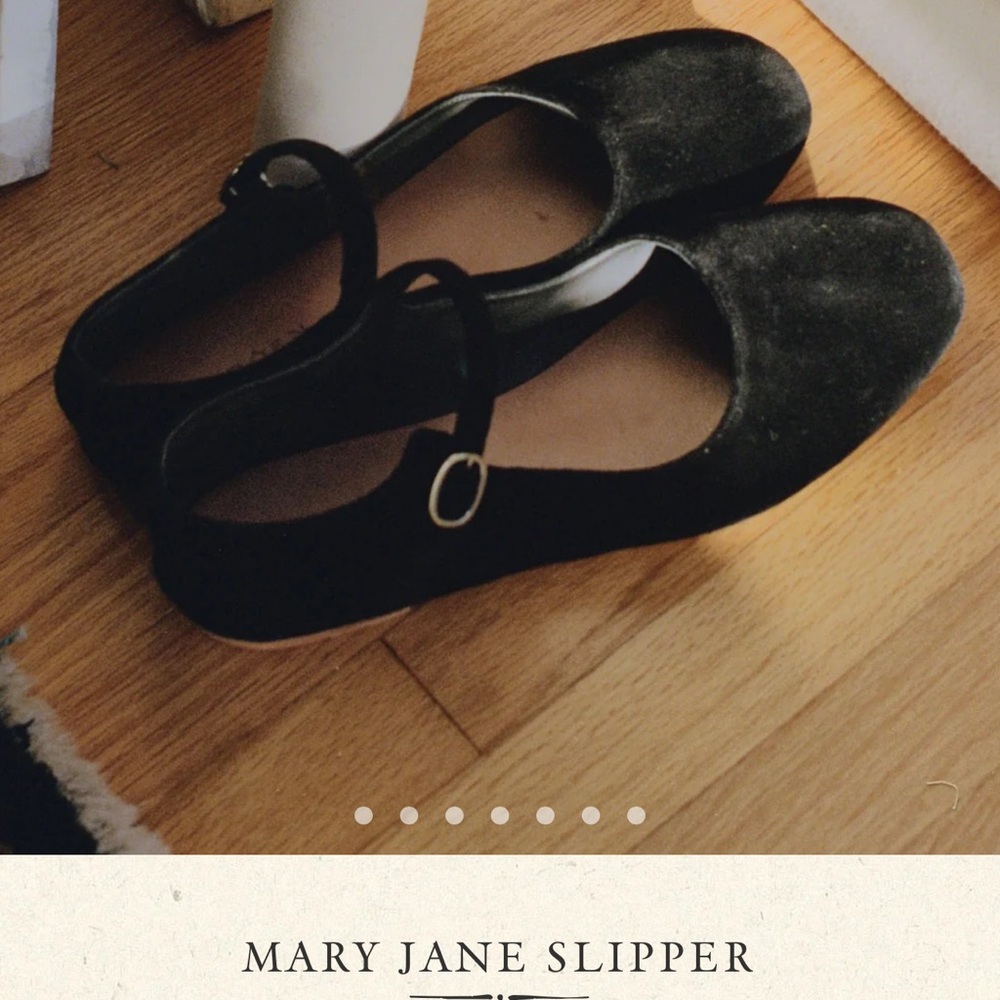 Doen classic Black Mary Jane Slippers